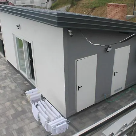 Apartma Z Bazenom *