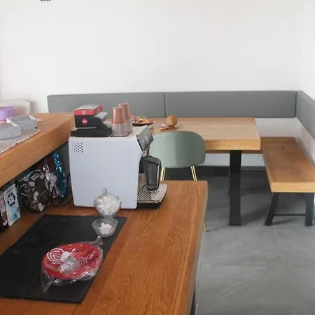 Apartma Z Bazenom * Cazin