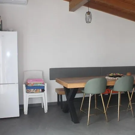 Apartma Z Bazenom