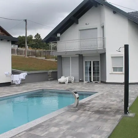 Tatil Evi Apartma Z Bazenom *